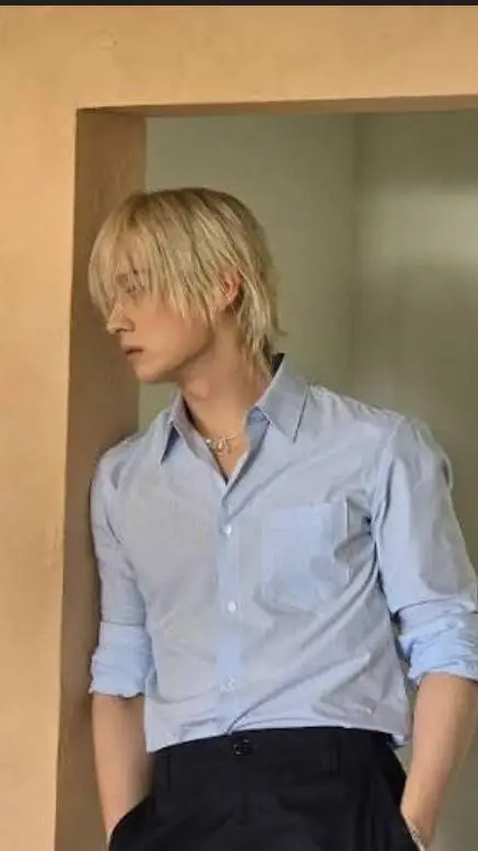 ai character: Lee know~minsung background