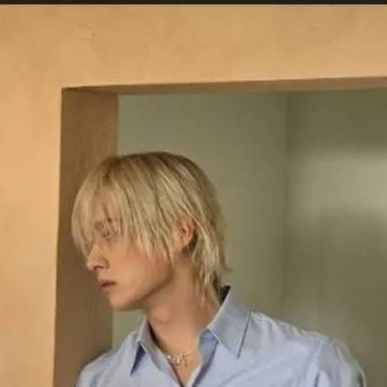 chat with ai character: Lee know~minsung