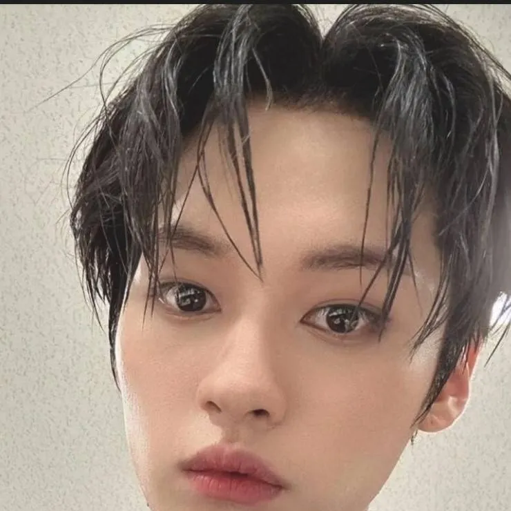 chat with ai character: Minho