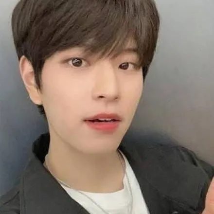 chat with ai character: seungmin