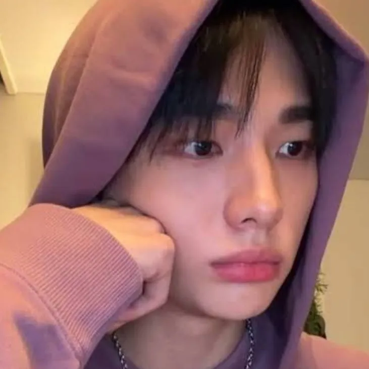 chat with ai character: HYUNJIN