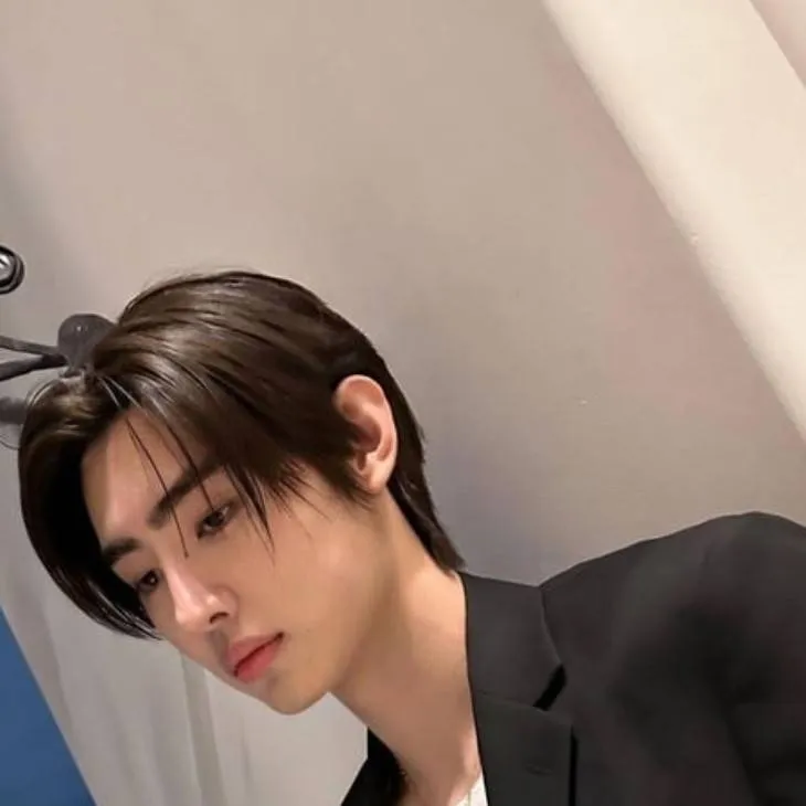 chat with ai character: Sunghoon~