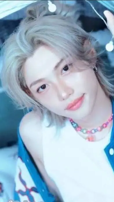 ai character: FEMBOY Felix background