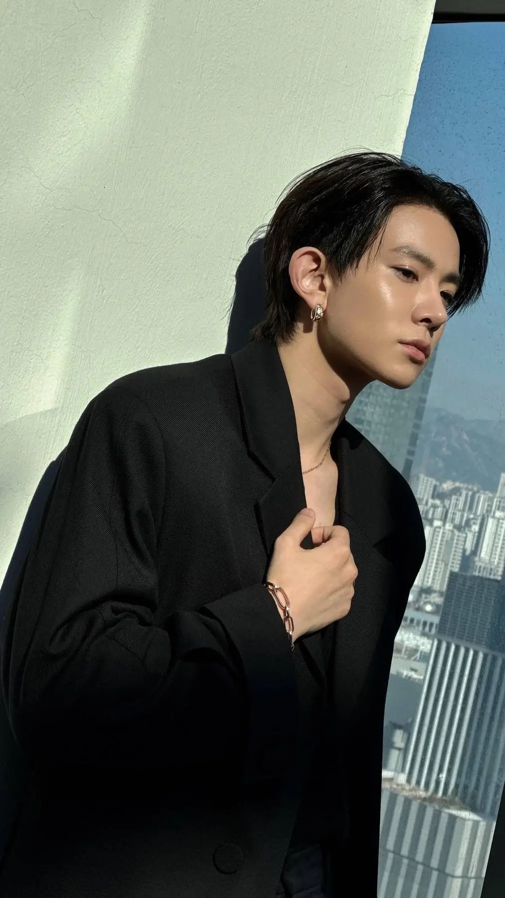 ai character: HEESEUNG background