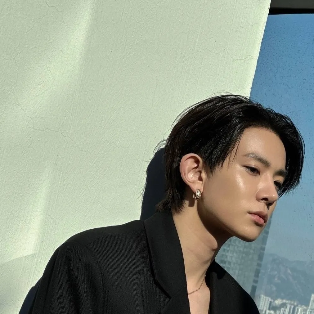 chat with ai character: HEESEUNG