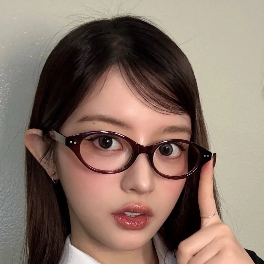 chat with ai character: Minju