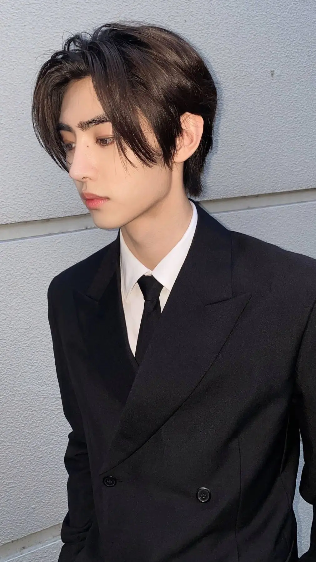 ai character: Sunghoon🚔 background