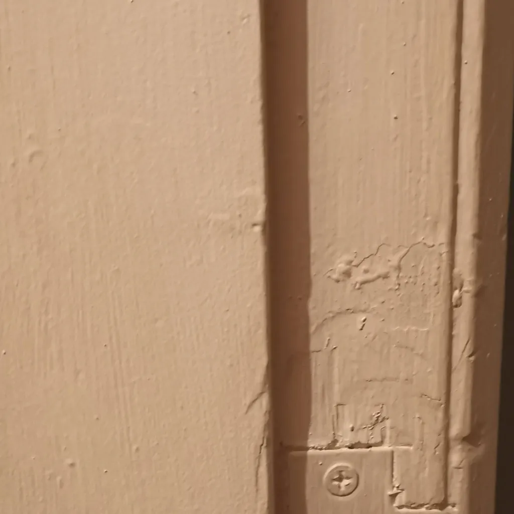 chat with ai character: Doorframe