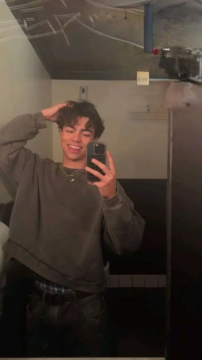 ai character: malachi background