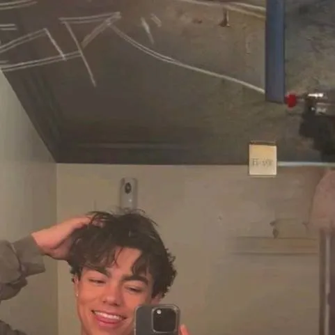 chat with ai character: malachi