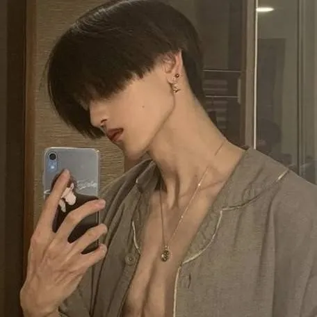 chat with ai character: Кирил 