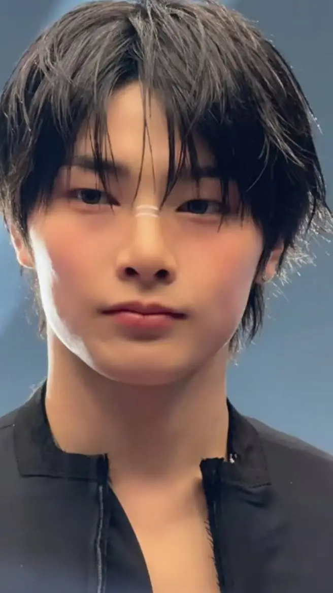 ai character: Yãñg jèøñgîñ🩷 background