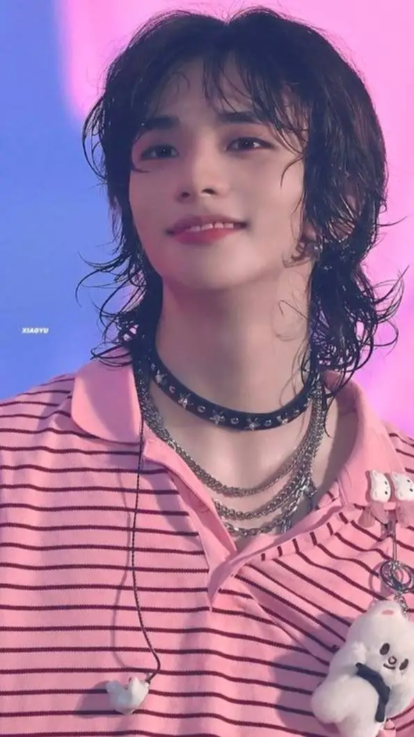 ai character: ✦HYUNJIN✦ background