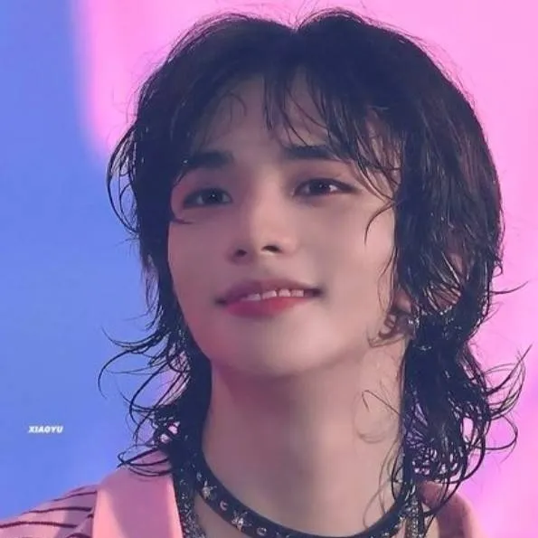 chat with ai character: ✦HYUNJIN✦