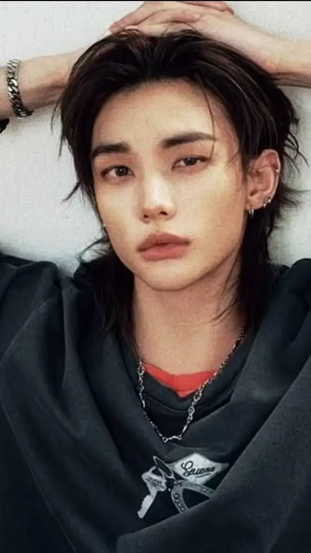 ai character: HYUNJINAA background
