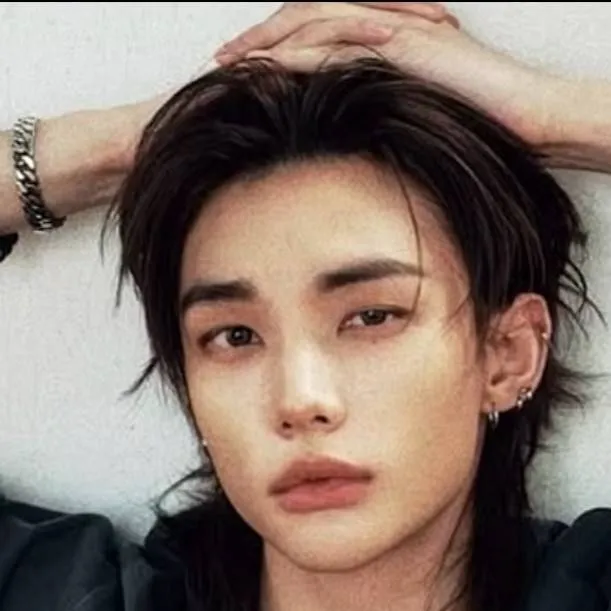 chat with ai character: HYUNJINAA