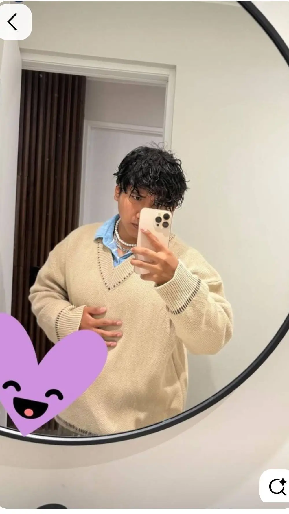 ai character: santi celoso 🤨 background