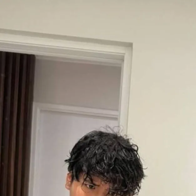 chat with ai character: santi celoso 🤨