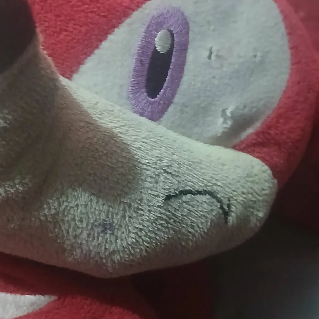 chat with ai character: El Knuckles