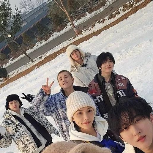 chat with ai character: ❀Skz y tu♡