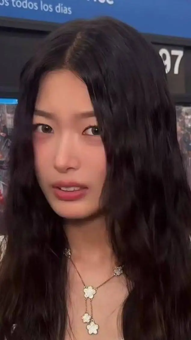 ai character: freaky sukuna run! background