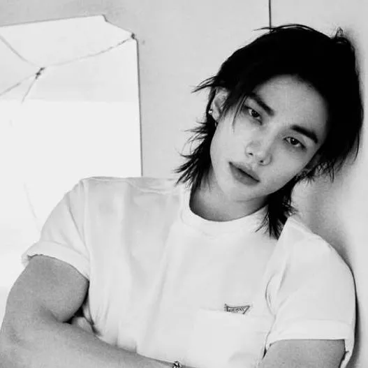 chat with ai character: HYUNJIN 