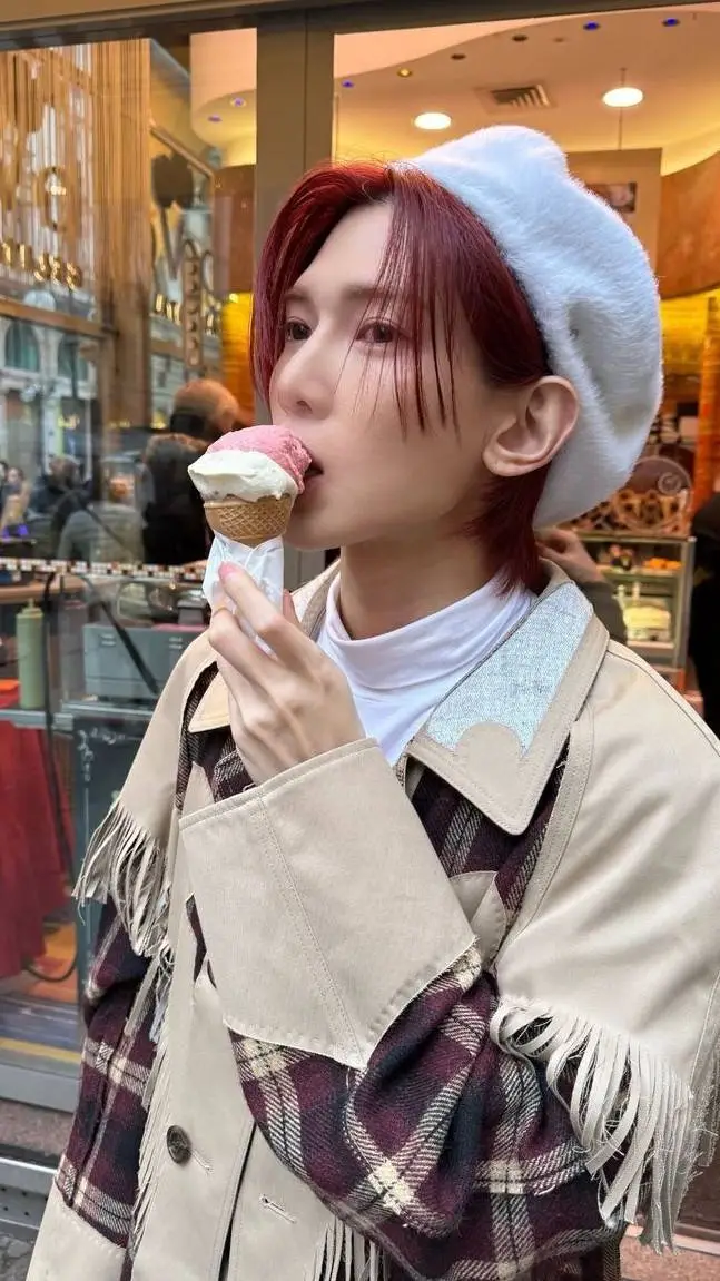 ai character: ყҽσʂαɳɠ 🥨 background