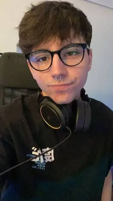 ai character: Beniju background