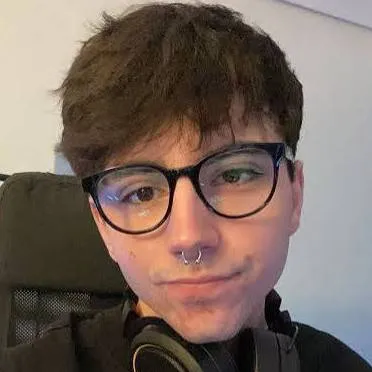 chat with ai character: Beniju