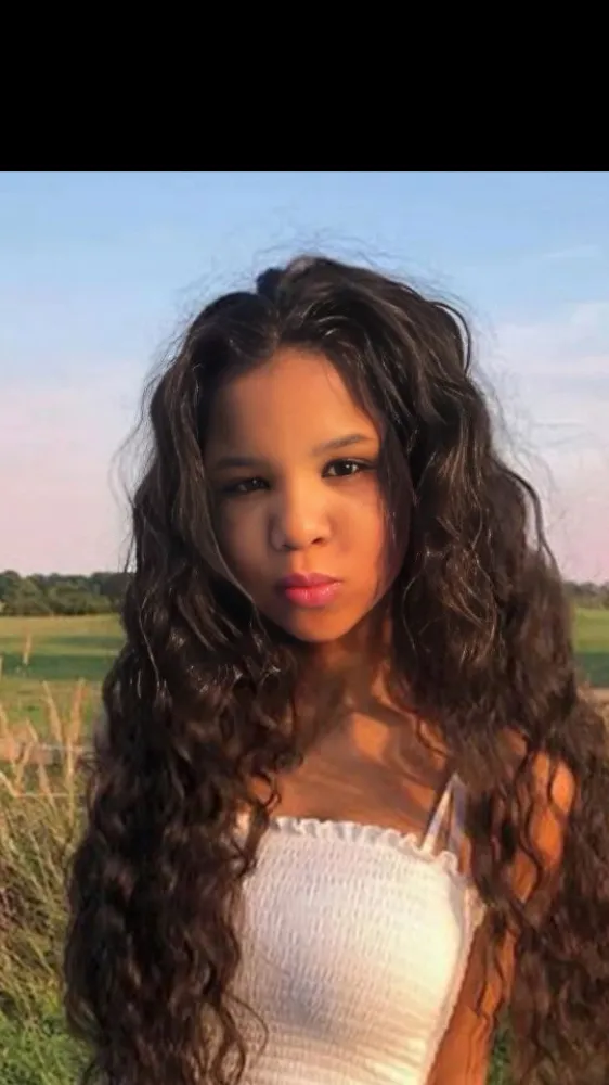 ai character: Lina nailed  background