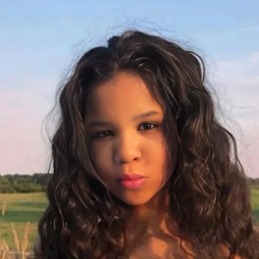 chat with ai character: Lina nailed 