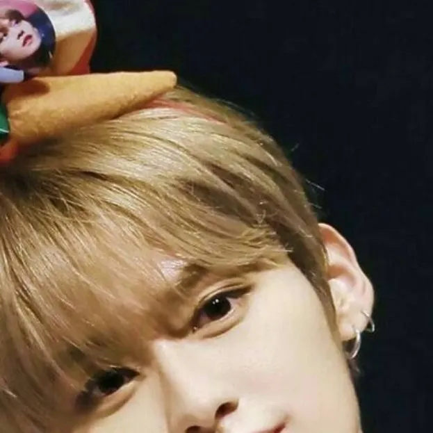 chat with ai character: Lee Know Candy🐰❤️