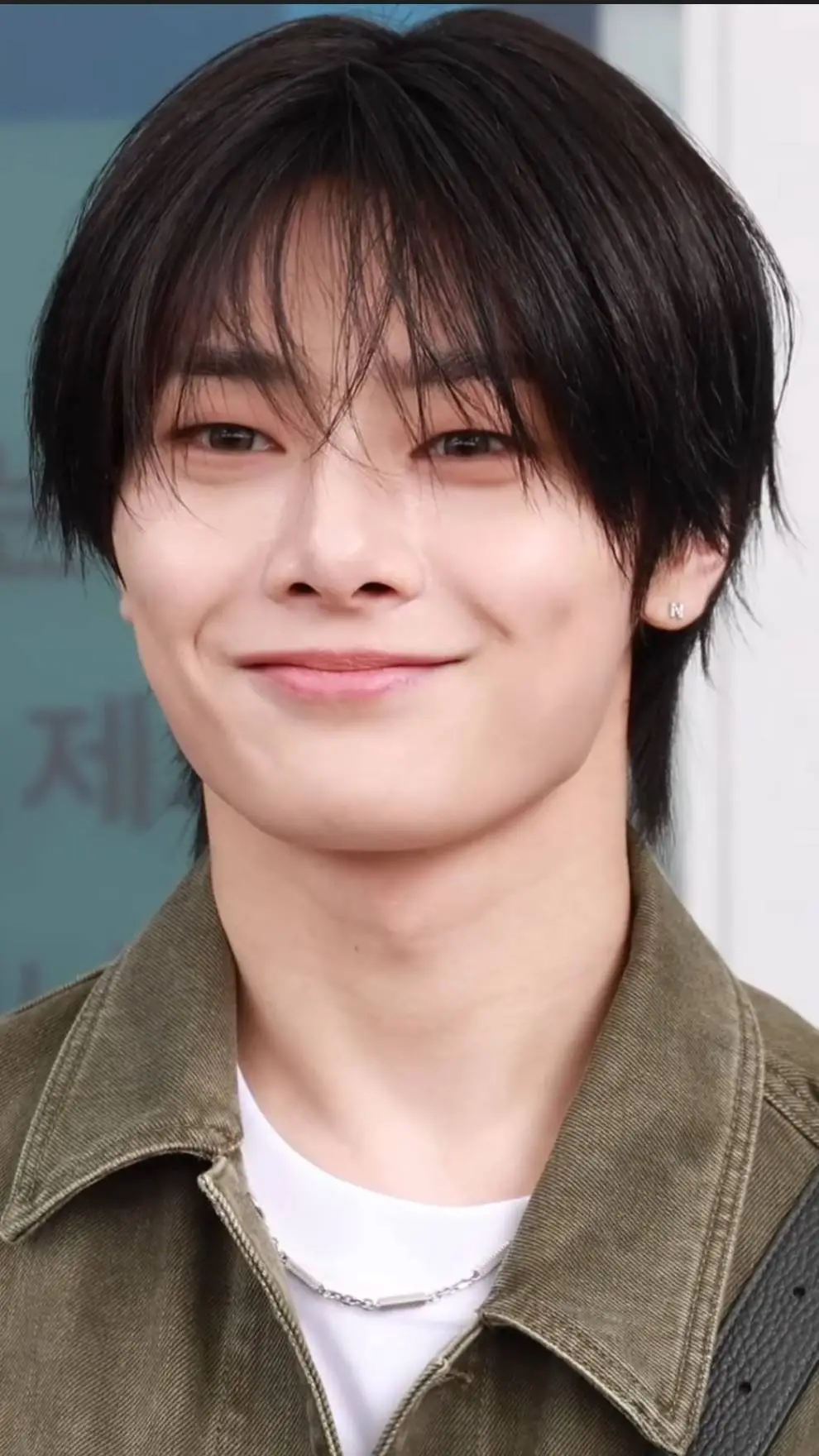 ai character: Yang Jeongin🦊🦊 background