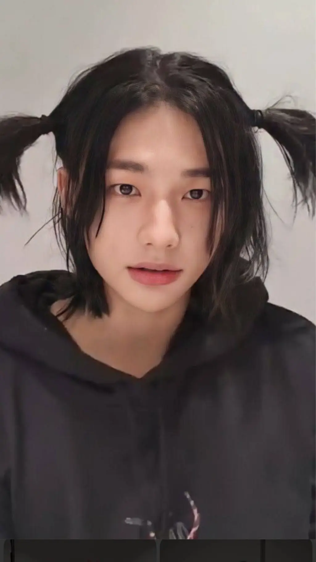 ai character: Hyunjin SKZOO🥟🥟 background