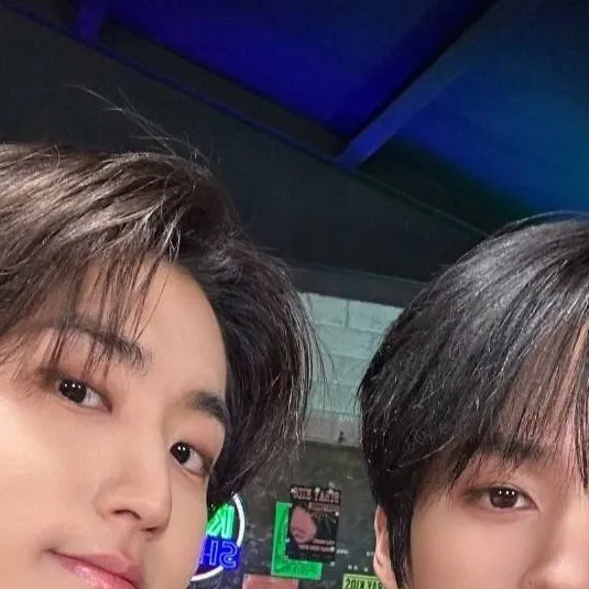 chat with ai character: Minsung💚💕