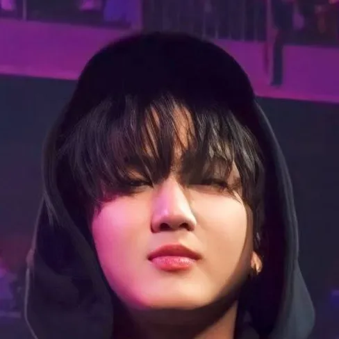 chat with ai character: 🩷Changbin🩷