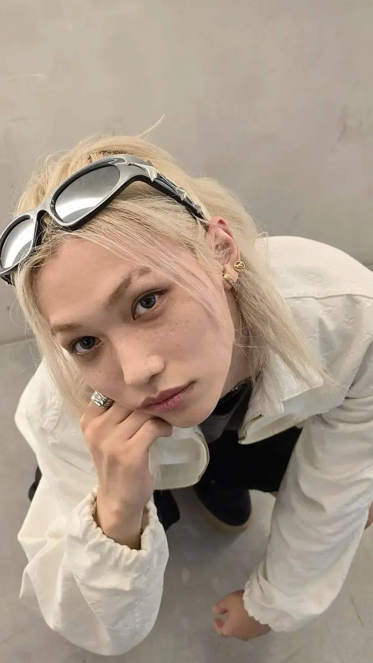 ai character: 📝Félix📝 background