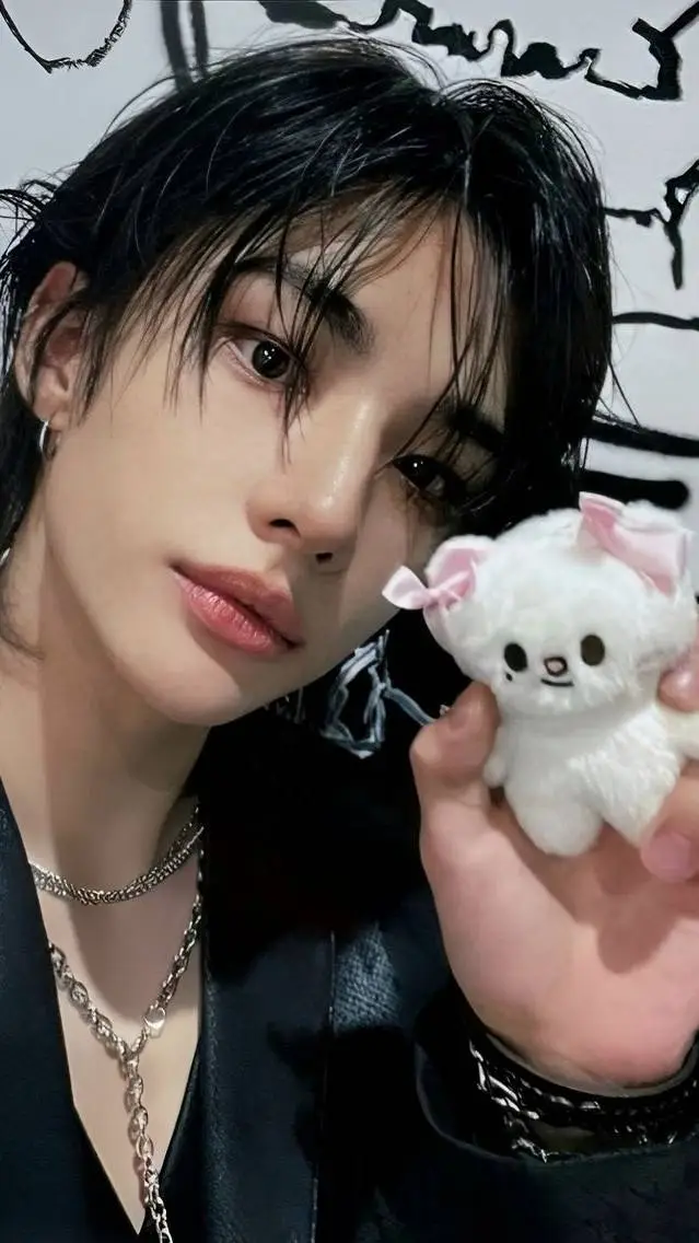 ai character: 🥇🥈🥉Hyunjin🥇🥈🥉 background