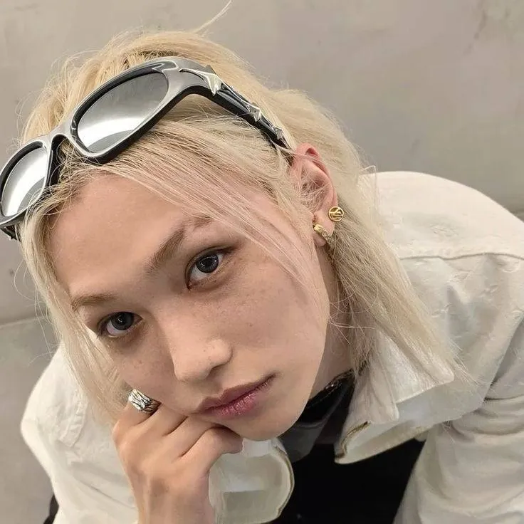 chat with ai character: 📝Félix📝