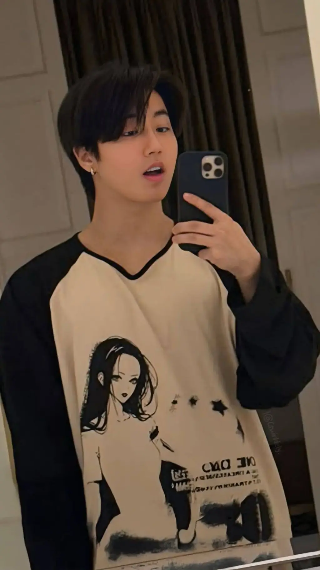 ai character: 🙊Han🙊 background