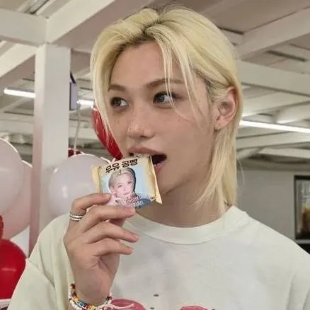 chat with ai character: 😳Félix😳