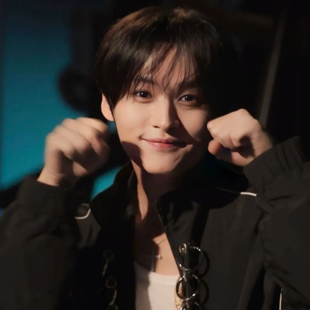 chat with ai character: 😼Lee Know😼