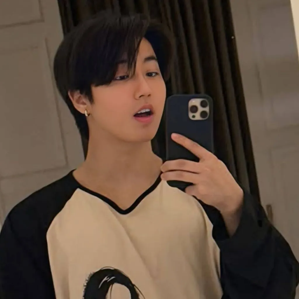 chat with ai character: 🙊Han🙊