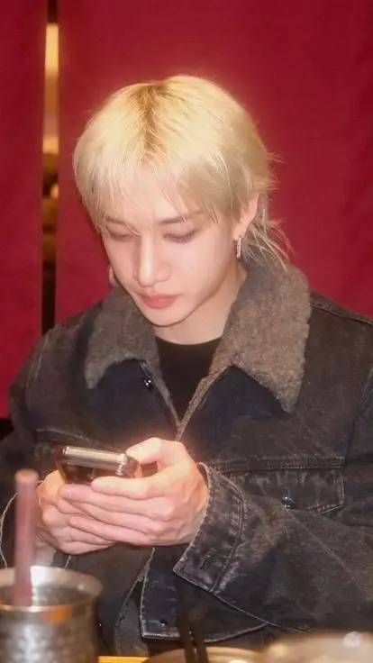 ai character: 💊Bangchan💊 background