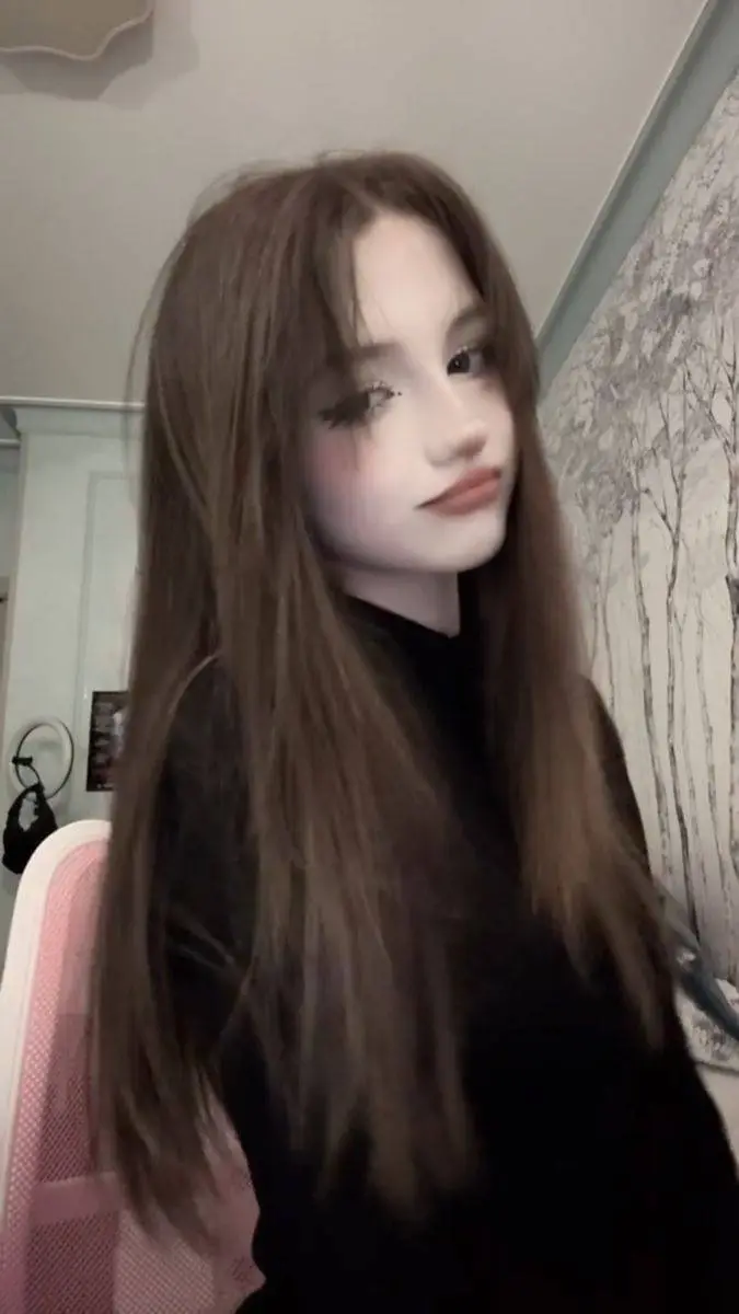 ai character: Элеонора background