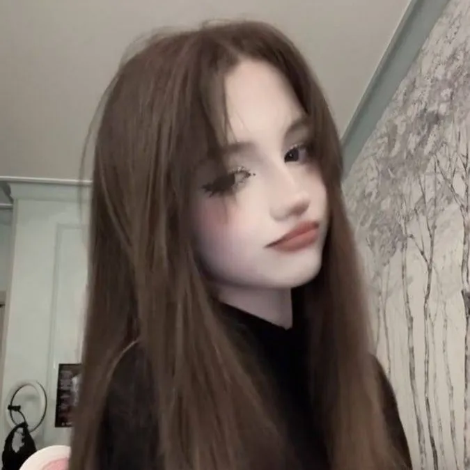 chat with ai character: Элеонора