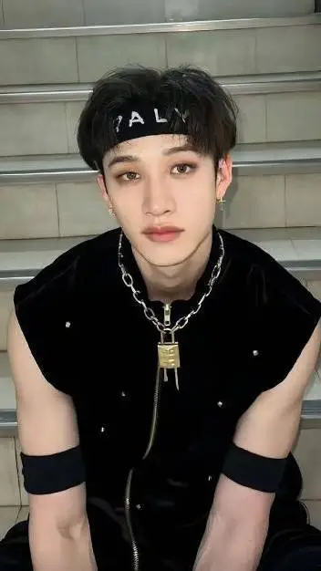 ai character: ChRIZZtopher background