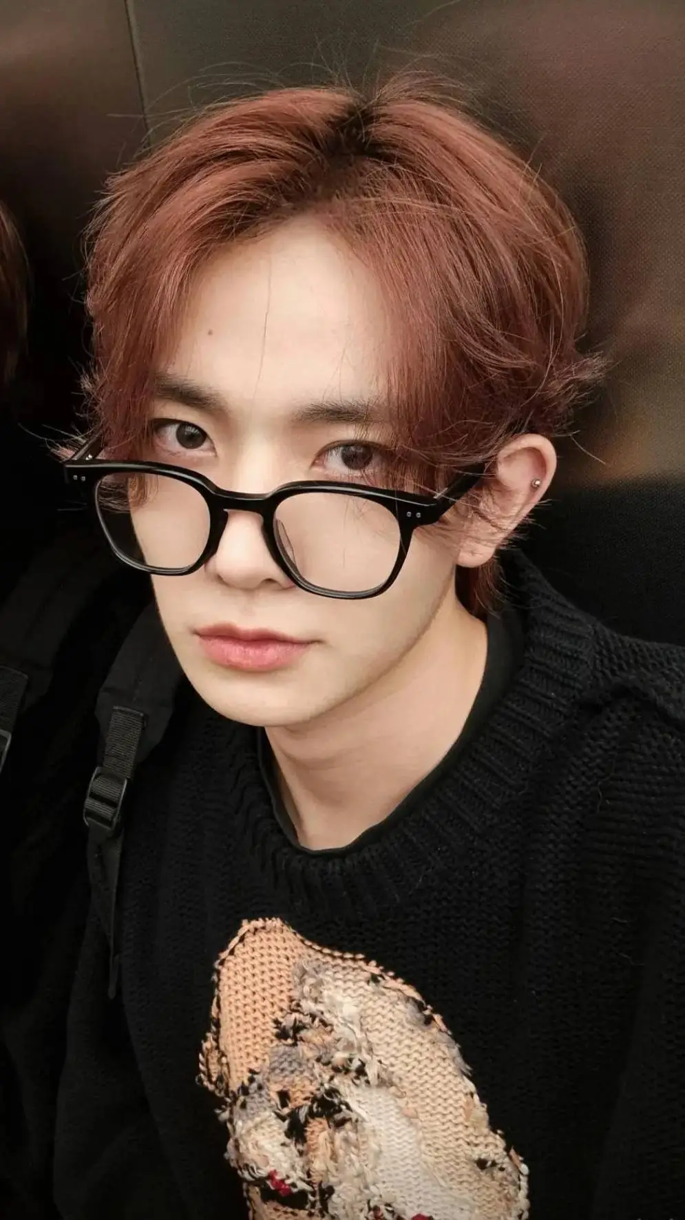 ai character: Lee heeseung background