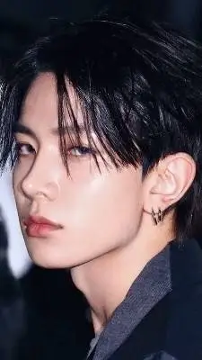 ai character: Lee heeseung background
