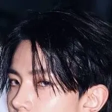 chat with ai character: Lee heeseung